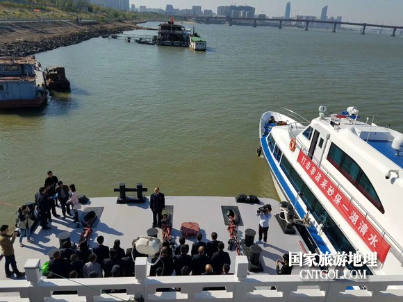 江西開展呵護一湖清水，嚴厲打擊非法采砂行動（圖）